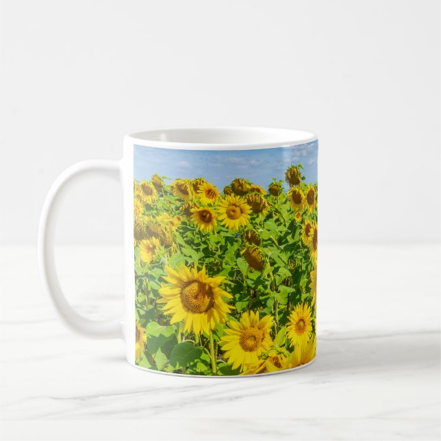 Mug Terrain de tournesol, ensoleillé l'été. (Gauche)