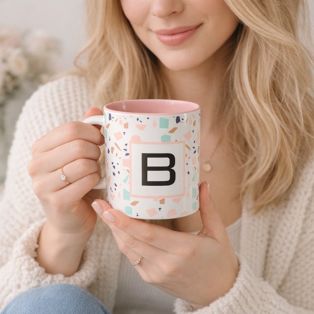 Mug Terrazzo blanc blush menthe monogramme initiale (Créateur téléchargé)