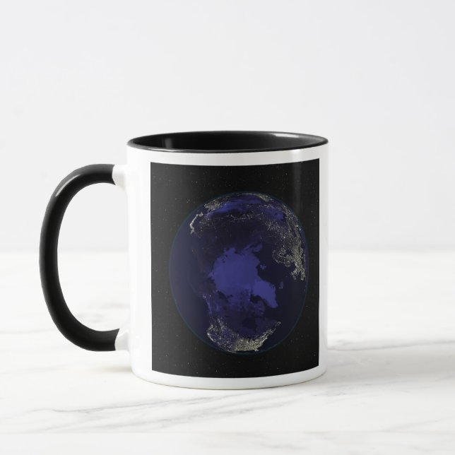 Mug Terre entière la nuit montrant les lumières de la  (Gauche)