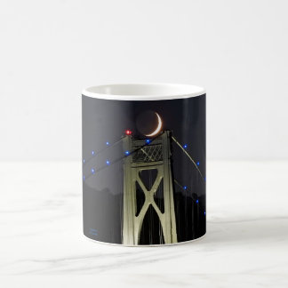Mug Terthshine Crescent Moon sur un pont