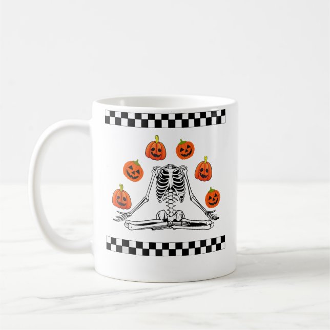 Mug Tête de citrouille squelette jonglant drôle de squ (Gauche)