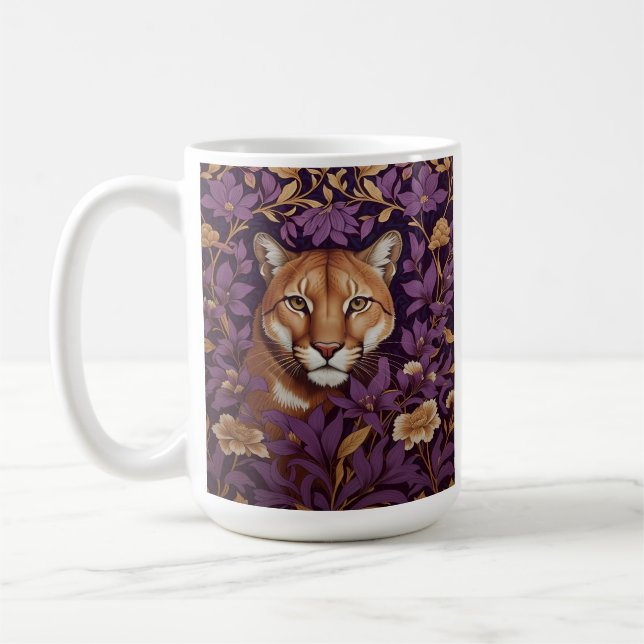Mug Tête de couguar parmi un feuillage et des fleurs d (Gauche)