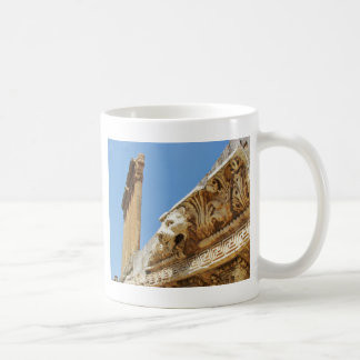 Mug Tête de lion sculpté à Baalbek