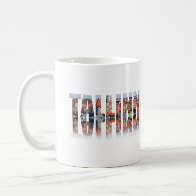 Mug Texte de Tallinn composé de vue sur la vieille vil (Gauche)