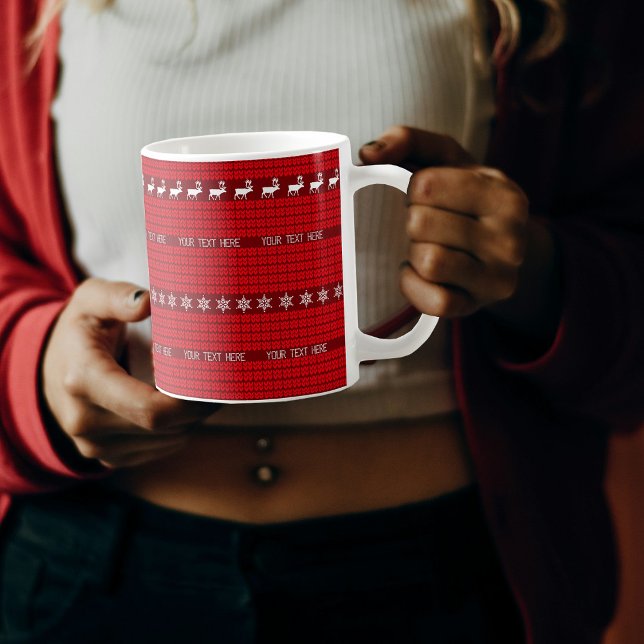 Mug Texte personnalisé de Noël Rouge Blanc Manipulé (Christmas Custom Text Red White Knitted Sweater Coffee Mug)