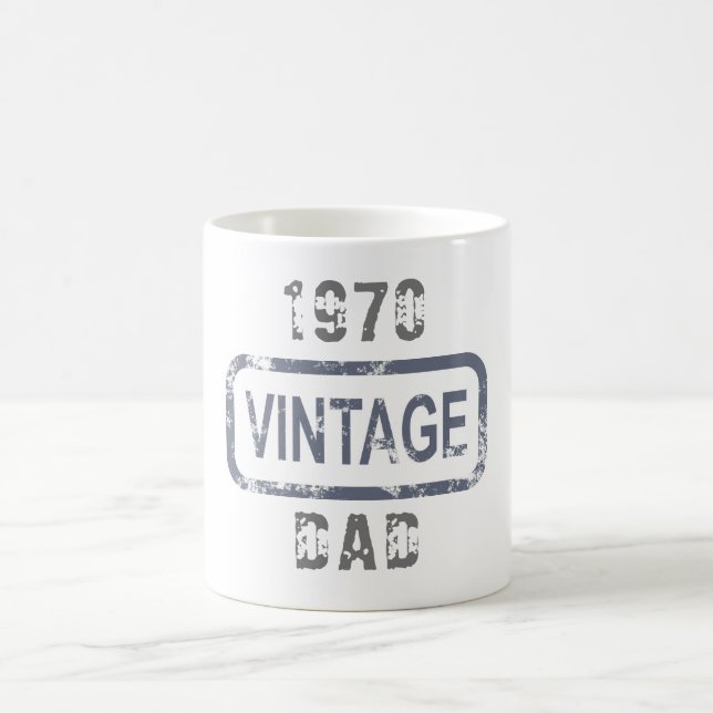 Mug Texte personnalisé papa de l'année vintage (Centre)