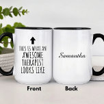 Mug Thérapeute Génial Ressemble à Ceci Drôle<br><div class="desc">“Thérapeute Génial Ressemble à Ceci” Drôle Cette conception d'appréciation de thérapeute humoristique est un cadeau réfléchi pour les professionnels de la santé mentale, leur permettant d'exprimer leur soin et leur appréciation, les faisant se sentir valorisés et appréciés.</div>