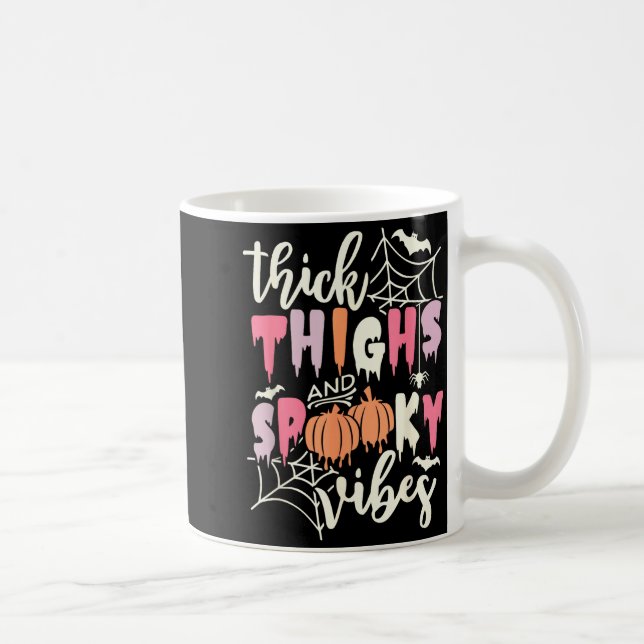 Mug Thick Thighs And Soky Vibes Retro Groovy Halloween (Droite)
