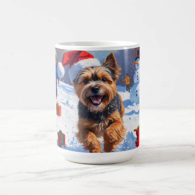 Mug Tibetan Terrier courant dans la neige avec un chap (Centre)