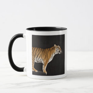 Mug Tigre se tenant sur la plate-forme