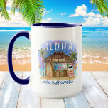 Mug Tiki Beach Père Noël Mele Kalikimaka Noël<br><div class="desc">La tasse de Noël tropicale présente Père Noël profitant de vacances dans un bar Tiki sur la plage sous la lune et des étoiles avec des palmiers, des lampes à cordes de vacances et des salutations hawaïennes "Aloha" et "Mele Kalikimaka". Cocktails tropicaux, ananas, hibiscus et feuilles de palmiers, planche de...</div>