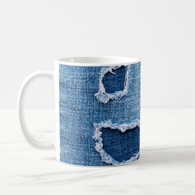 Mug Tissu en denim déchiré, teintes bleues. (Gauche)