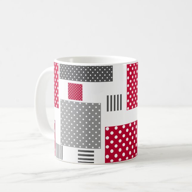 Mug Tissu patchwork gris rouge à pois sur fond blanc (Devant gauche)