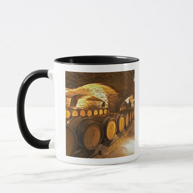Mug Tonneaux de chêne dans la cave au Domaine Comte (Gauche)