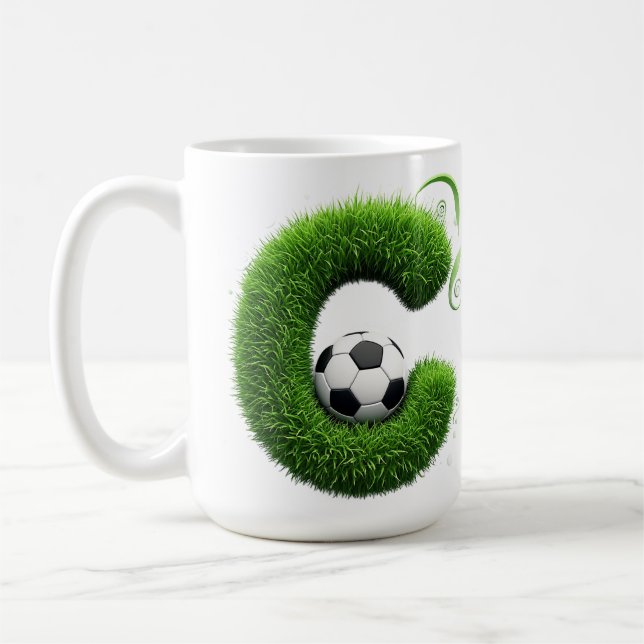 Mug Topiaire de lettre C à gazon vert avec ballon de f (Gauche)