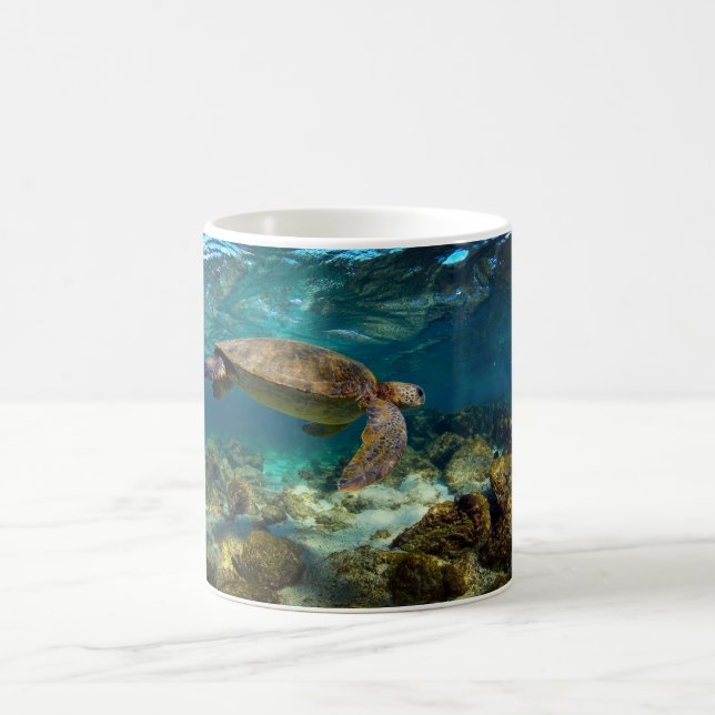 Mug Tortue verte sous l'eau des îles Galapagos (Centre)