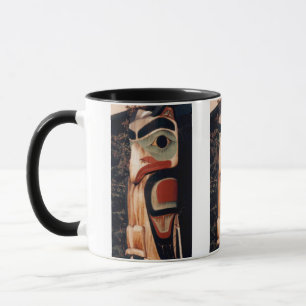 Mug Totem en bois sculpté de l'Alaska Pole photo