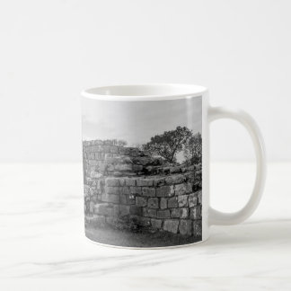 Mug Tourelle de charrettes noires sur le mur d'Hadrien
