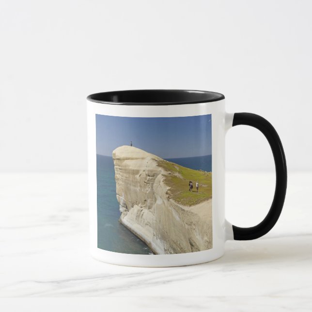 Mug Touristes au sommet de la falaise à Tunnel Beach (Droite)
