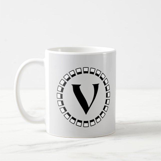 Mug Tournant vintage du siècle, monogramme V (Gauche)