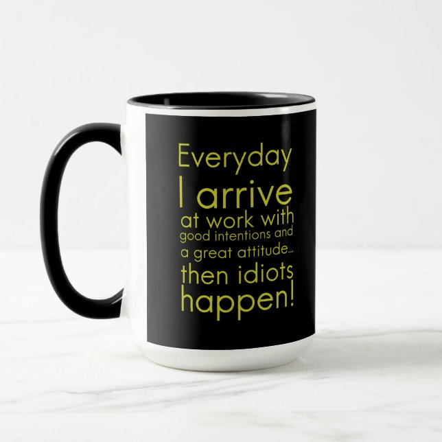 Mug Tous les jours j'arrive au travail des cadeaux amu (Gauche)