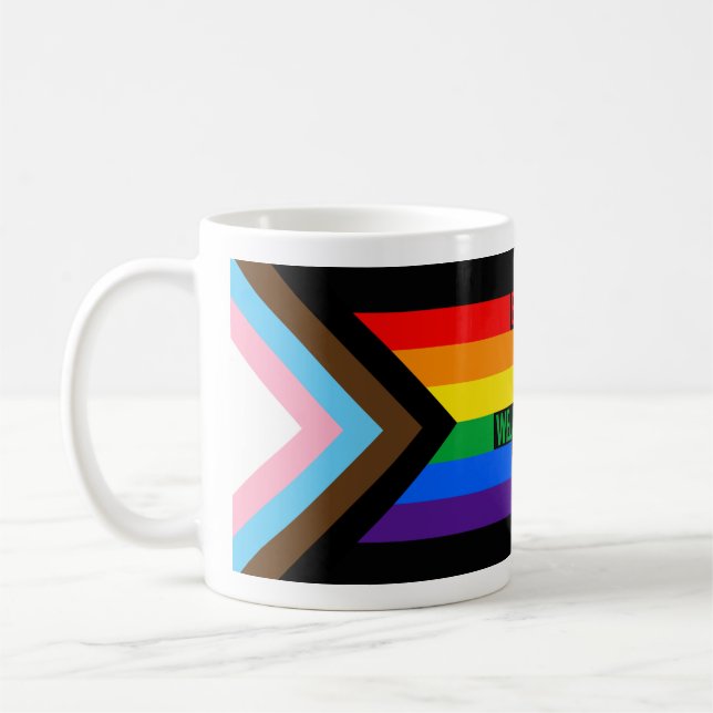 Mug Tout le monde est bienvenu ici (Progress Pride) (Gauche)