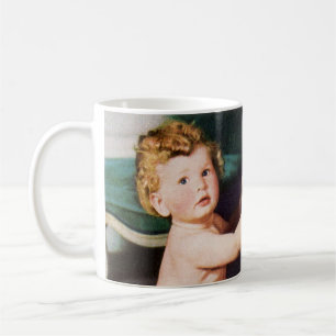 Mug Tout-petit mignon à l'ancienne jouant avec la comm