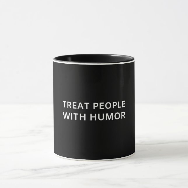 Mug Traiter les gens avec un Humour, une citation Unis (Centre)