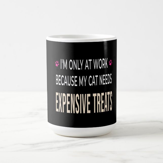 Mug Travail drôle parce que mon chat a besoin de frian (Centre)