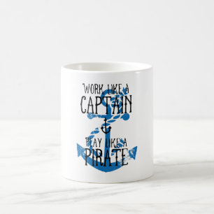 Mug Travailler comme un capitaine Jouer comme un pirat