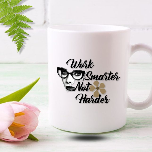 Mug Travailler plus intelligent pas plus dur - Femme c (Créateur téléchargé)