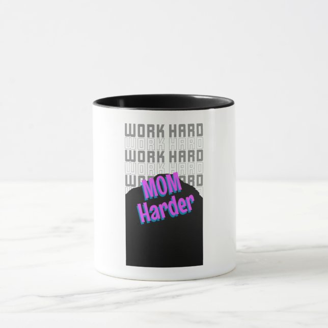 Mug Travaillez Fort Maman Travaille Encore Plus Fort (Centre)