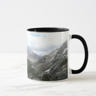 Mug Traverser les montagnes neigeuses de la Sierra Nev