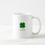 Mug Trèfle à quatre feuilles personnalisé vert émeraud<br><div class="desc">Mug Trèfle à Quatre Feuilles Chanceux Vert Émeraude - Personnalisez-le avec vos propres noms,  mots et couleurs !</div>