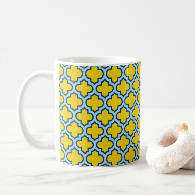 Mug Trellis jaune et bleu bébé, treillis, Quatrefoil (Avec donut)