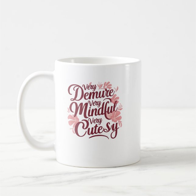 Mug Très Demure Très Attention Chemise Très Cutesy (Gauche)