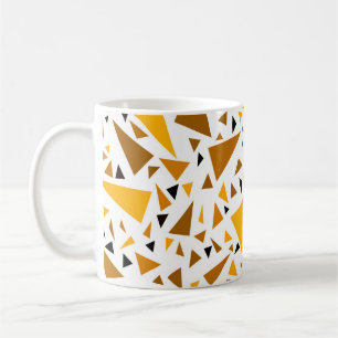 Mug Triangles brun jaune sur arrière - plan rétro blan