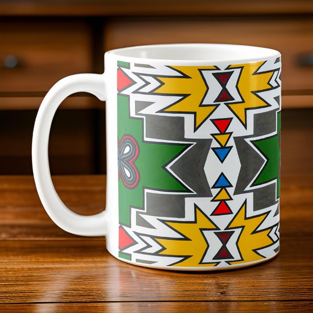 Mug Tribu africaine Ndebele géométrique Art traditionn (African Tribe Geometric Ndebele Traditional Art Espresso Cup Wooden Table Closeup)