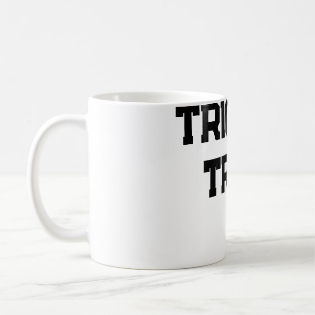 Mug Trick ou. Traiter Halloween éffrayant noir simple  (Gauche)