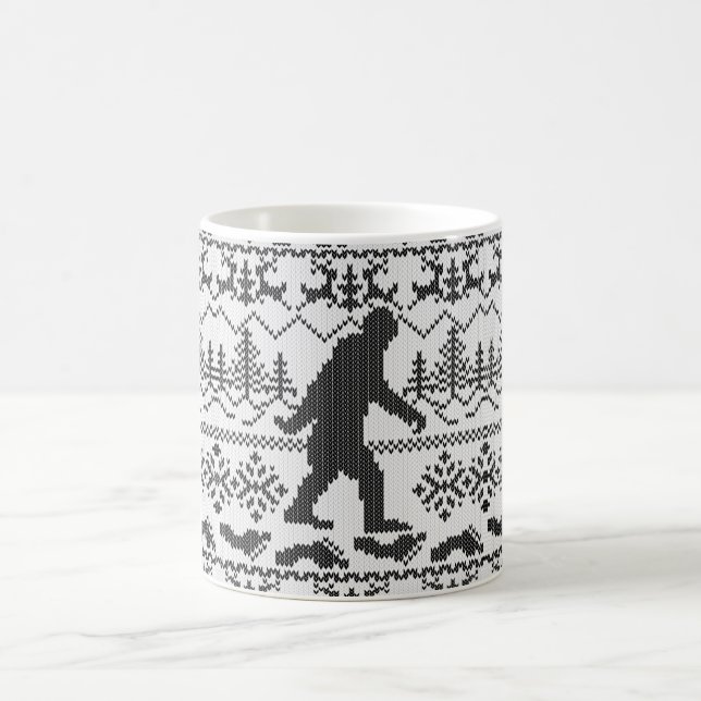 Mug Tricot laid allé de chandail de Noël de Squatchin (Centre)