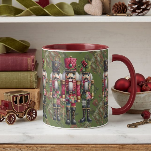 Mug Trio de casse-noisettes de Noël en patchwork fanta (Whimsical Patchwork Christmas Nutcracker Trio Mug)