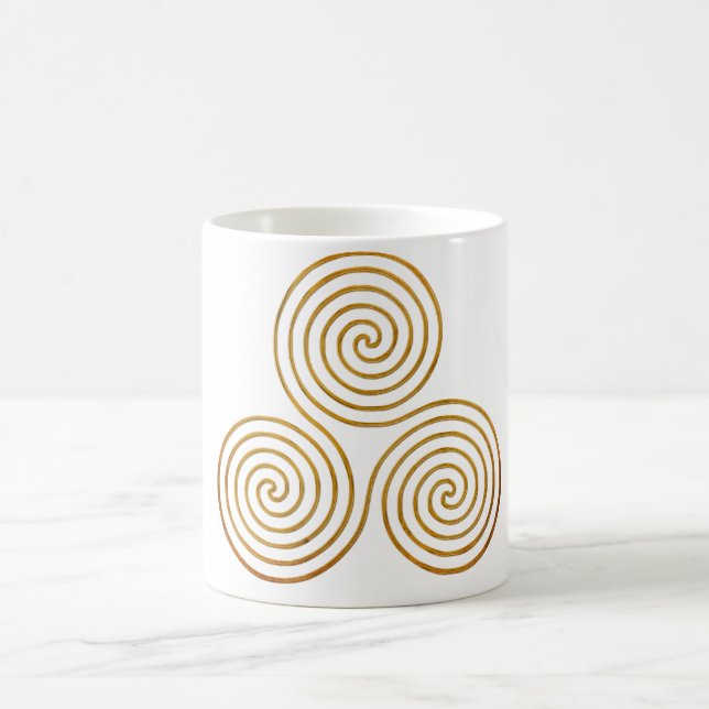 Mug triple spirale celtique - OneLine d'or antique (Centre)