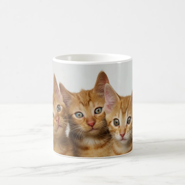 Mug Trois chatons mignons de gingembre côte à côte (Centre)