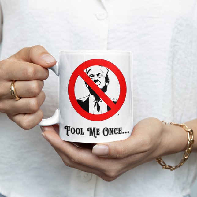Mug Trompez-Moi Une Fois Anti-Trump (Créateur téléchargé)
