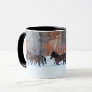Mug Troupeau de chevaux courant dans la neige
