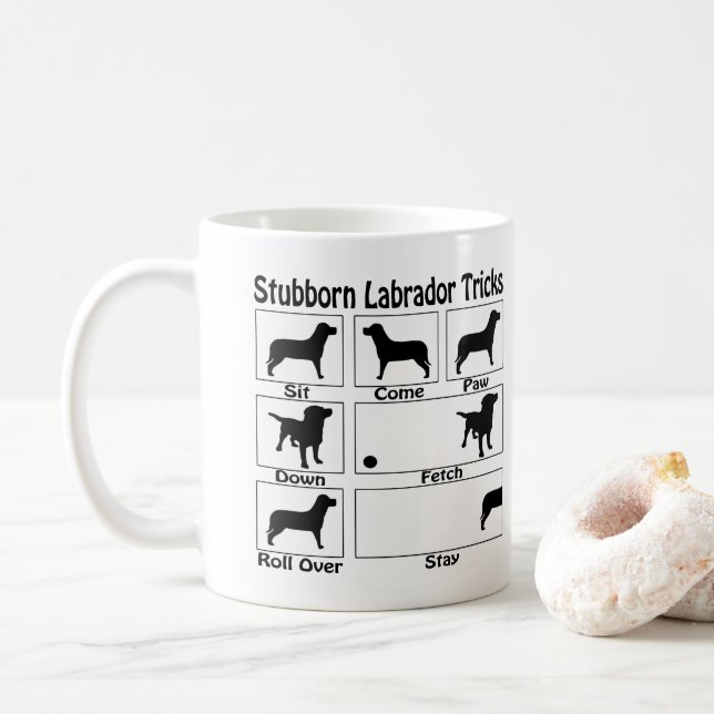 Mug Trucs de chiens de repérage du Labrador têtus (Avec donut)