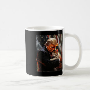 Mug Trump en train d'étreindre un chat orange 2025 Ren