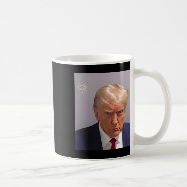 Mug Trump Mugshot Tee - Iconique Et Drôle (Droite)