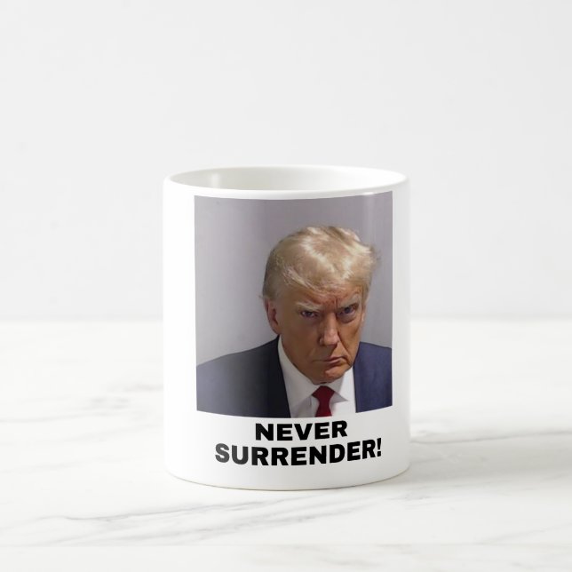 Mug Trump ne cédera jamais (Centre)
