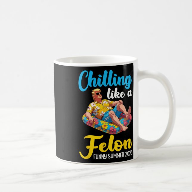 Mug Trump On Pool Float Chilling Like A Felon Funny Su (Droite)